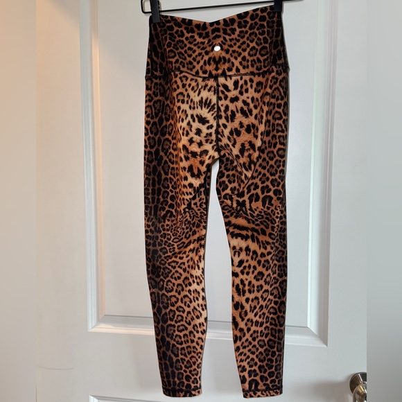 Yogalicious Lux Leopard Print Leggings Size Medium Super High Rise Ankle Length - Picture 12 of 14